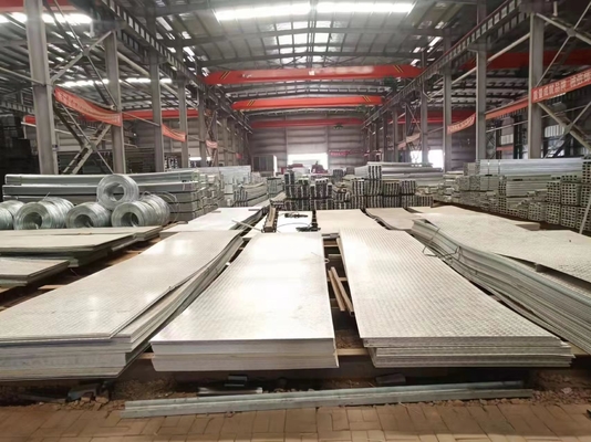 معيار JIS 2.3mm لوحة نموذجية معدنية ساخنة للإنشاء طول 6000mm