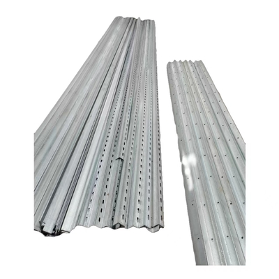 سلسلة Q195-Q420 25 * 25 * 4mm-200 * 200 * 10mm حرارة غمرة الزاوية المتساوية مع ثقب