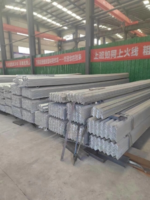 حرارة الغطس الصلب المغلف MS زاوية Q235 A36 SS400 S235JR الصلب زاوية شريط التسامح ± 1 ٪