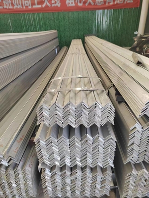 معيار GB Q195 Q235 شريط زاوية قدم متساوية للسيارات بناء السفن والبناء