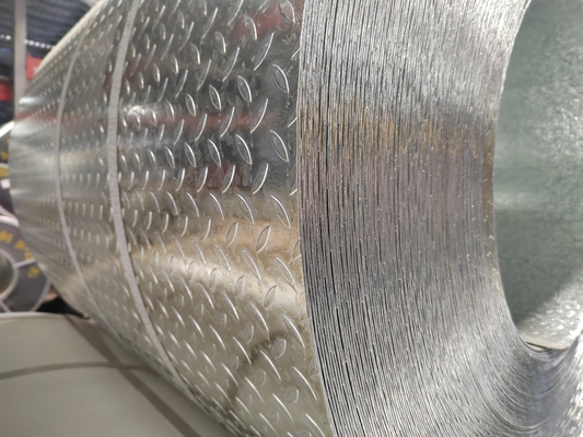 مباشرة 1.5 * 1250mm الغلاف الصلبية المسالجة الساخنة نموذج الملف / ورقة للطابق الدرجة SGH340