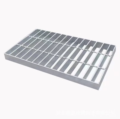 50mm Pitch التصميم الصناعي الحرارة الغطس الغلفاني الصلب الشبكية للبناء