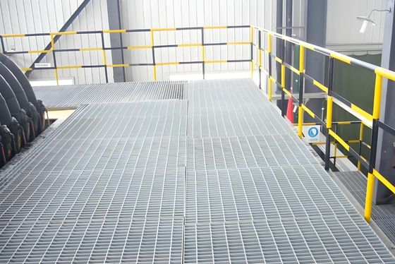 صناعة الغلاية الوزن الثقيل الفضة السلالم الفولاذية المصنوعة من الصلب السلالم القطط مع الممر