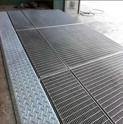 صناعة الغلاية الوزن الثقيل الفضة السلالم الفولاذية المصنوعة من الصلب السلالم القطط مع الممر