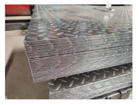 1.5/1.8/2.0*1500/1000mm صفيحة الفولاذ المصنعة مع طبقة الزنك قابلة للتخصيص