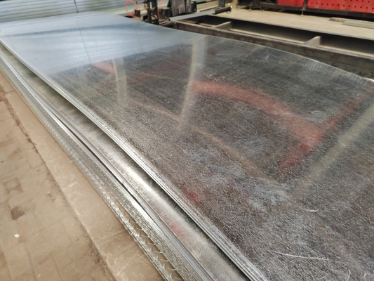 5.75*1500mm لحام صفيحة الفولاذ المغلفة لطلاء البناء Z41-Z60 قابلة للتخصيص