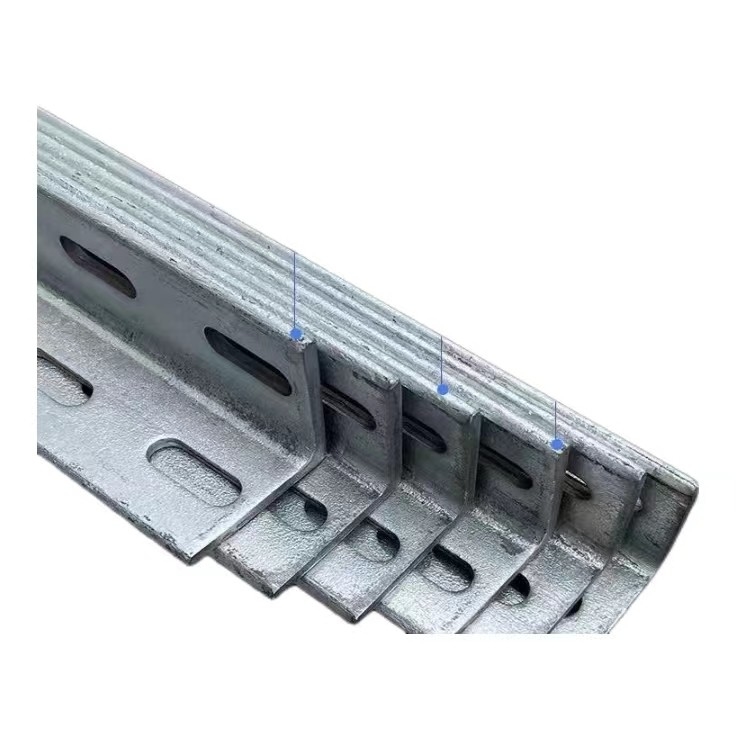 سلسلة Q195-Q420 25 * 25 * 4mm-200 * 200 * 10mm حرارة غمرة الزاوية المتساوية مع ثقب